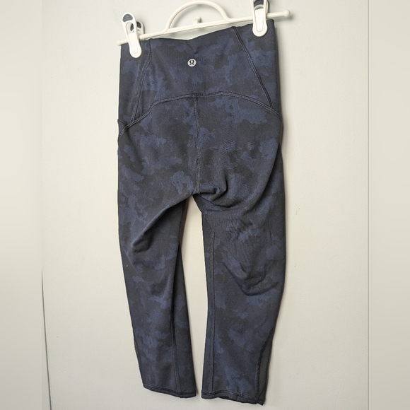 Lululemon Train Times Crop (17") Size 2 Camouflaged Midnight Navy Black / Black - Picture 10 of 16